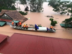 aid flood stricken central Vietnam